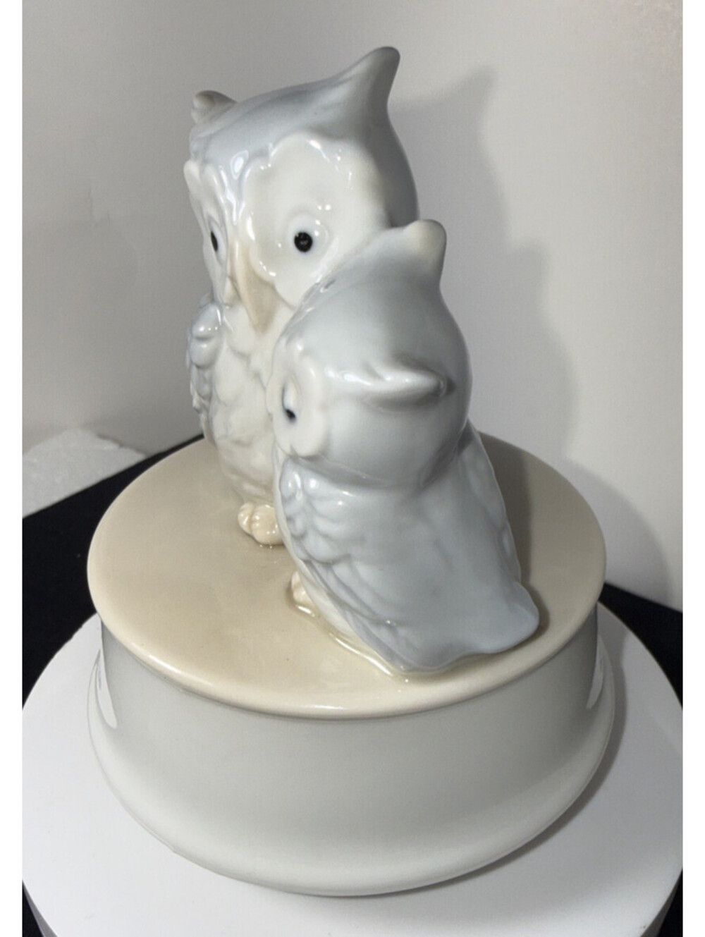 0047- Vintage Otagiri Porcelain Grey Owls Music Box "Close To You" Japan 1980s - Picture 8 of 14